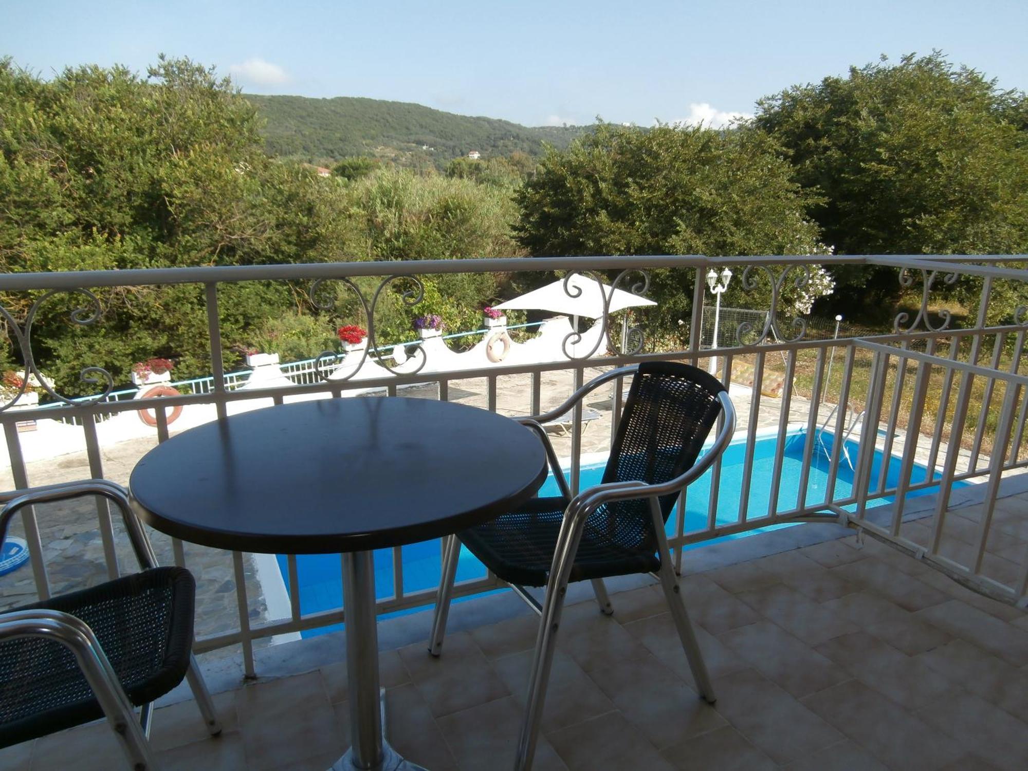 River Studios & Apartments Mesongí Cameră foto
